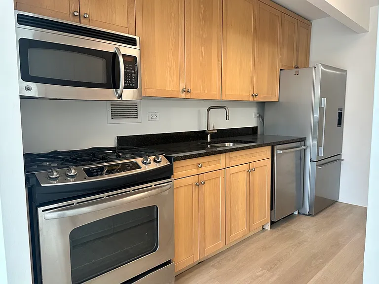 301 Elizabeth St #610 — Photo 4
