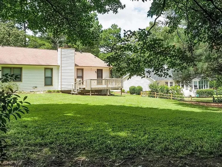 1146 Hutch Ln — Photo 6