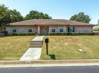 617 W Louella Dr, Hurst, TX 76054