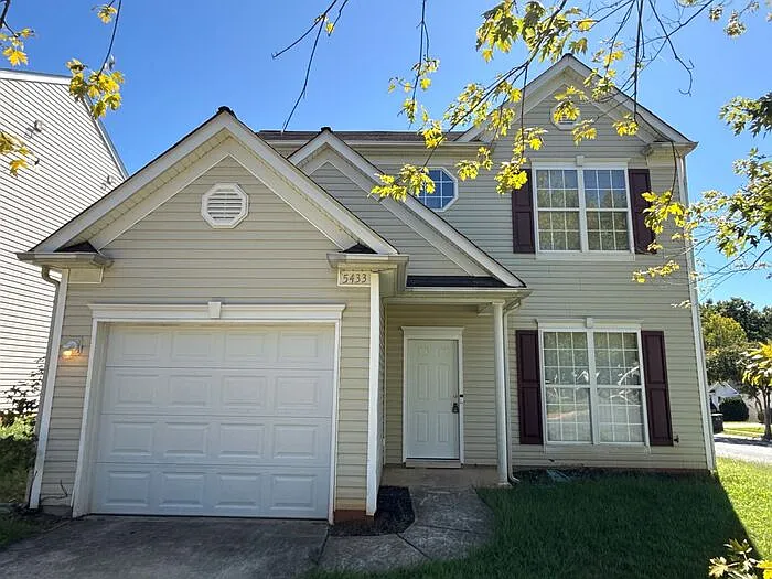 4 bed, 2.5 bath, 1518 sqft, $1,825 — Photo 1
