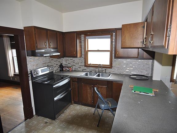4th image of 633 19th Ave SW