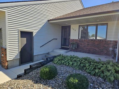 209 Royal Oaks Dr, Cresco, IA, 52136