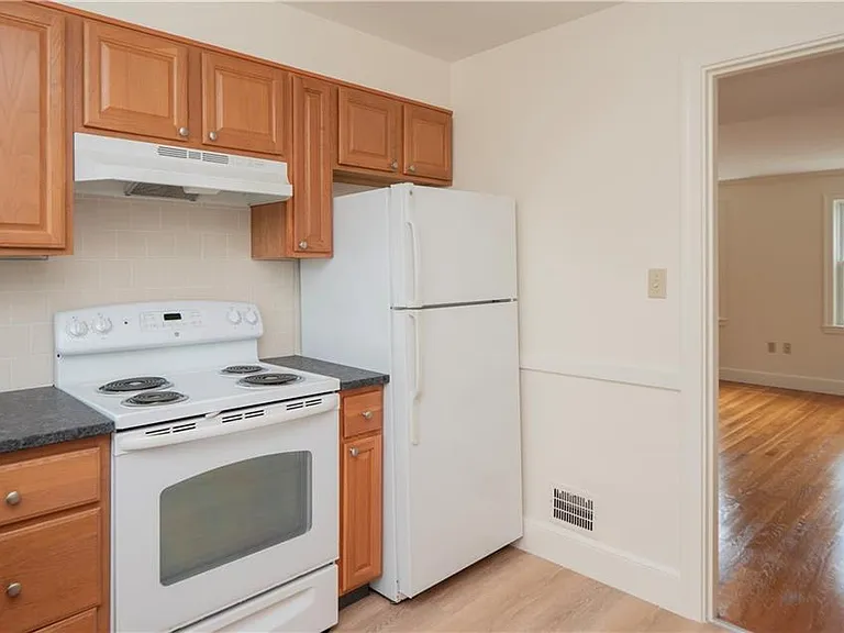 11 Village Ln #B — Photo 10