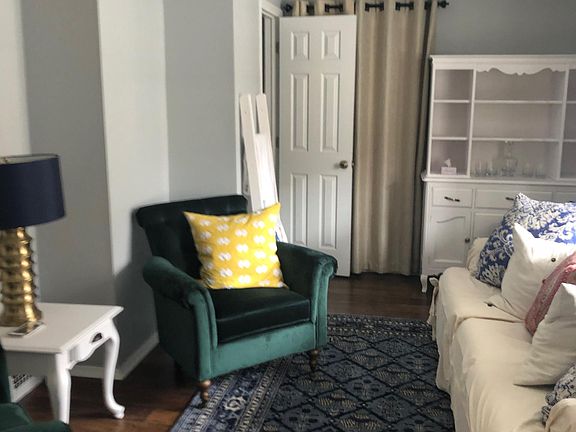 3rd image of 2024 Fairview Ave