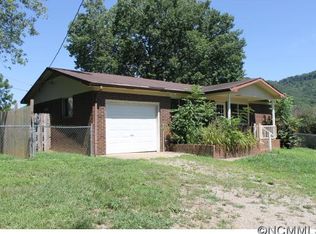 4 Long St, Candler, NC 28715