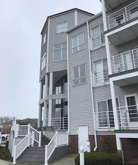 35 Harborview Dr #302 — Photo 1