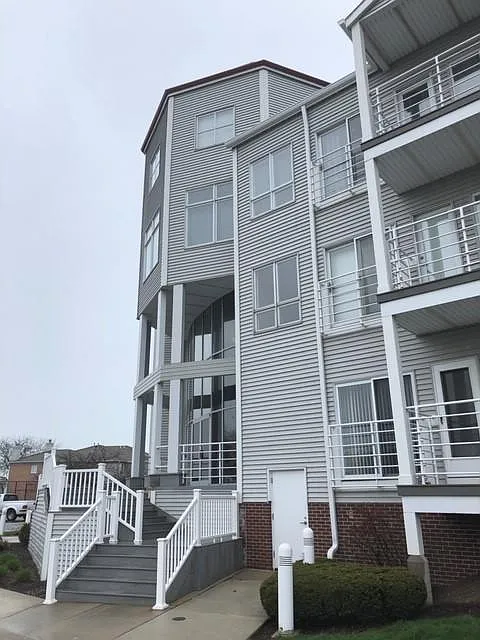 35 Harborview Dr #302