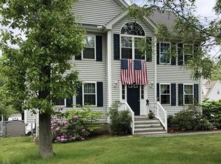 4 Dean Dr, Lowell, MA 01854