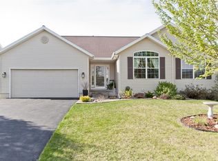 2525 Summerwood Ct SW, Cedar Rapids, IA 52404