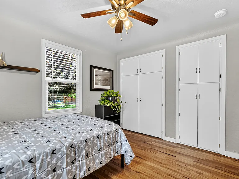 115 N Vinson St — Photo 15