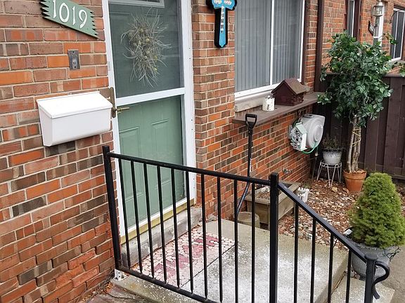 3rd image of 1019 N Terrace Ln
