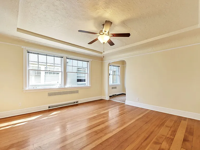 Flanders Apartments — Photo 5