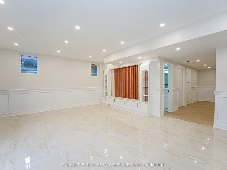 337 Centennial Rd #BASEMENT — Photo 12