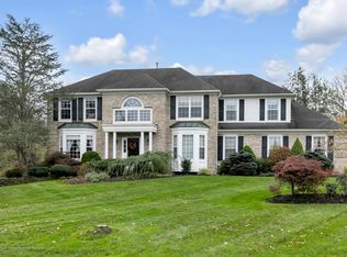 4 Madeline Ct, Farmingdale, NJ 07727