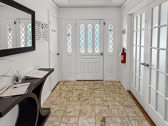 3rd image of 3109 Robin Rd