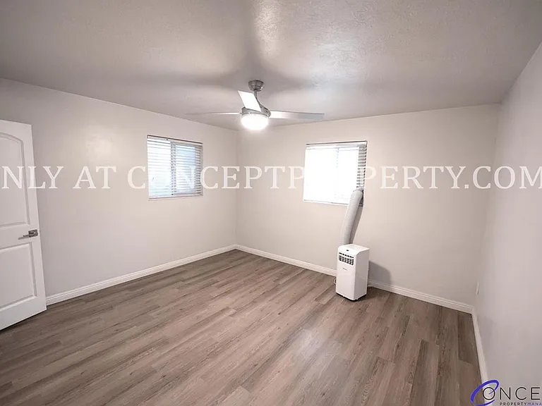 943-971 Chapel Dr — Photo 43