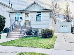 76 Robinson Ave, Staten Island, NY 10312