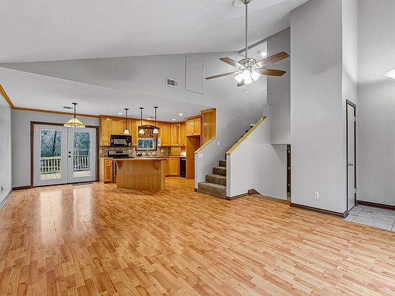 4th image of 102 Boxwood Dr