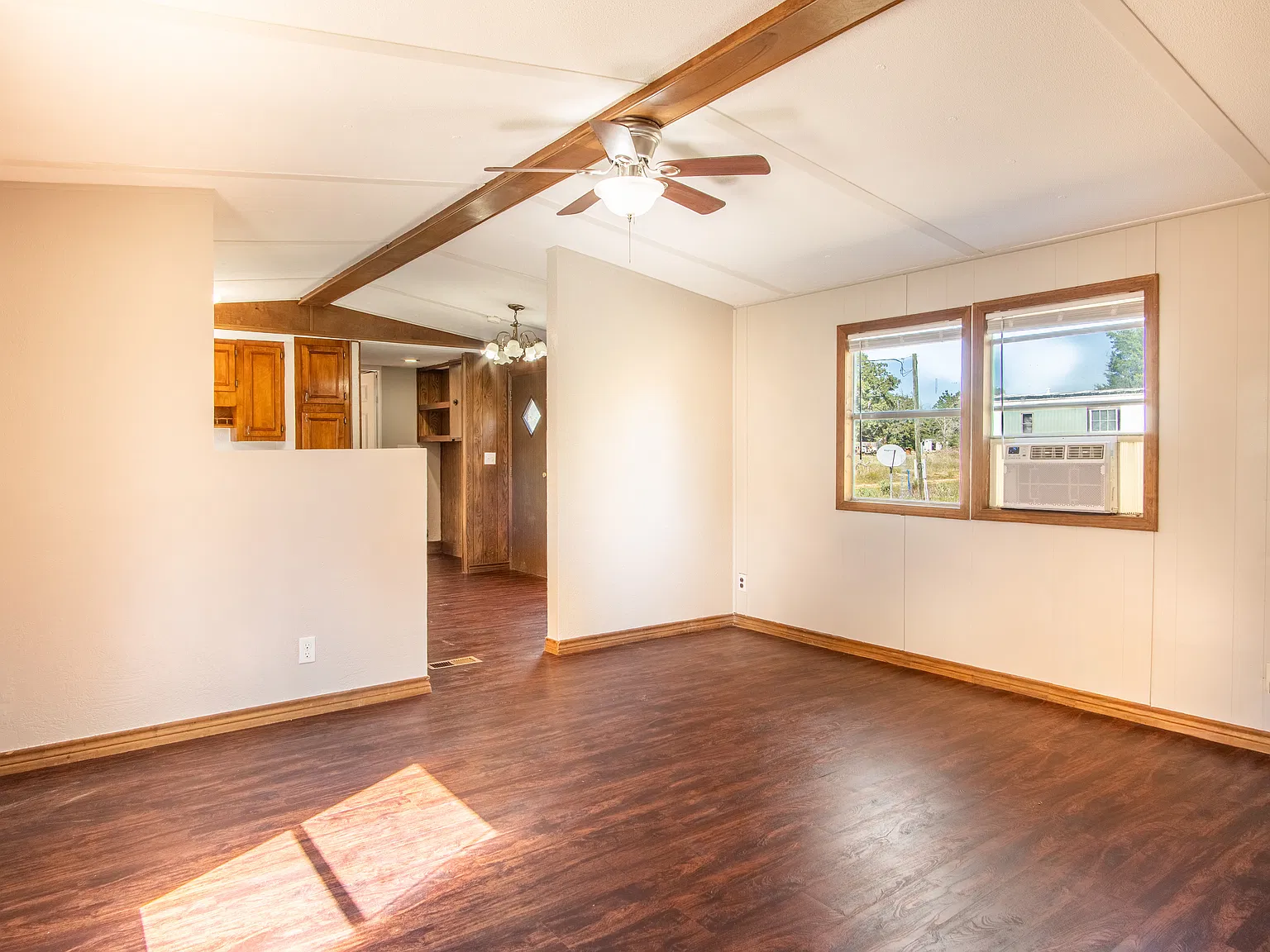 3 bed, 924 sqft, $1,125 — Photo 3