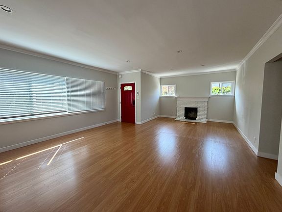 4th image of 131 N Vega St