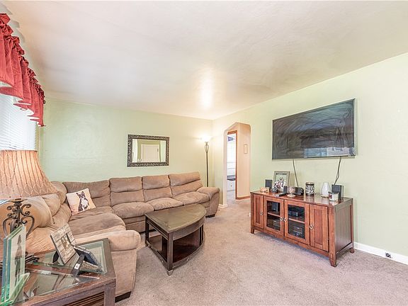 2nd image of 1044 Thornwood Dr