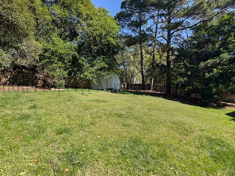 2400 Lawrence Dr — Photo 15