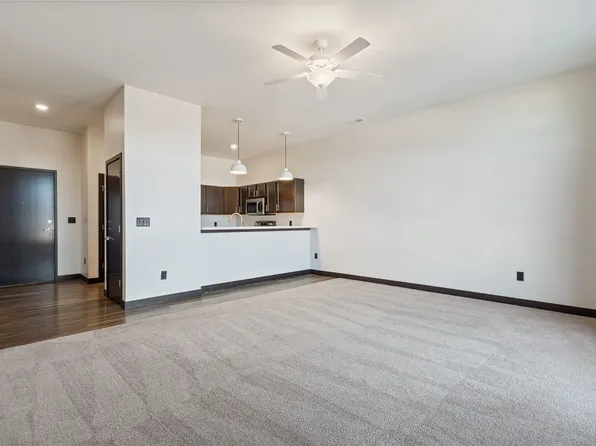 120 Twin Steeples Cir NE Unit 307, Dyersville, IA 52040
