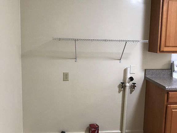 4th image of 923 Belvoir Ave #B