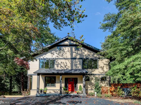 8025 Riverside Dr, Cabin John, MD 20818