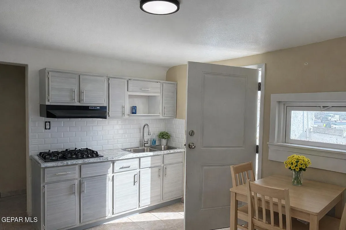 Building Photo - 3527 E Missouri Ave #4
