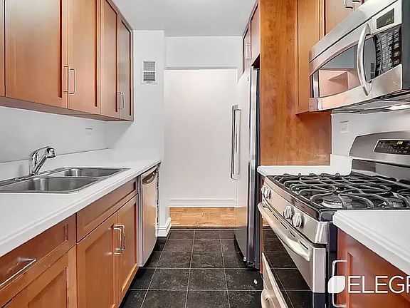 5th image of 200 E 71st St APT 5F