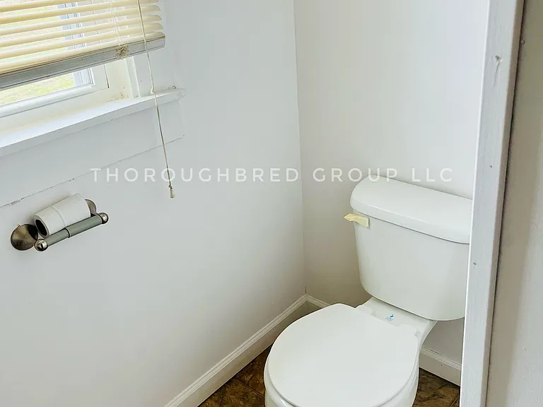 211 Cedar St — Photo 6