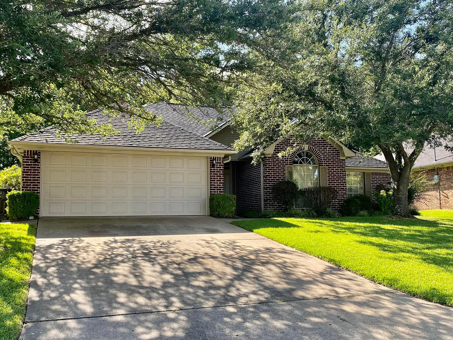 3 bed, 1855 sqft, $2,100 — Photo 1