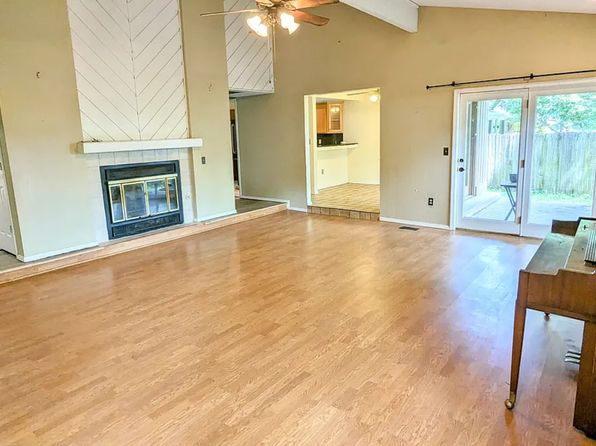 7720 S Lakewood Ave E