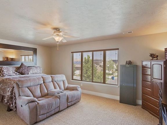 4th image of 39 E Argyle Way