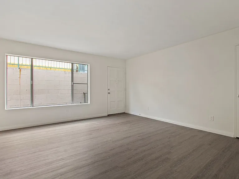 848 7th Street in Santa Monica - steps to Montana Ave! — Photo 9