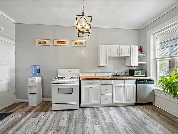 5th image of 3924 Botanical Ave #A