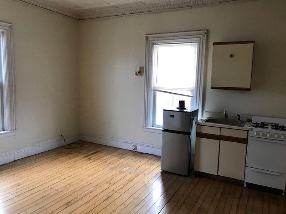 2nd image of 92 High St #6