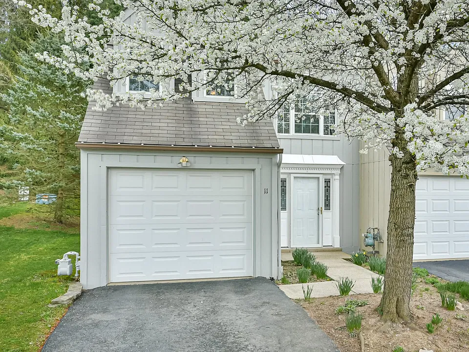 11 Monmouth Dr