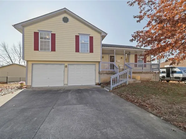 508 Quail Creek Dr, Odessa, MO 64076