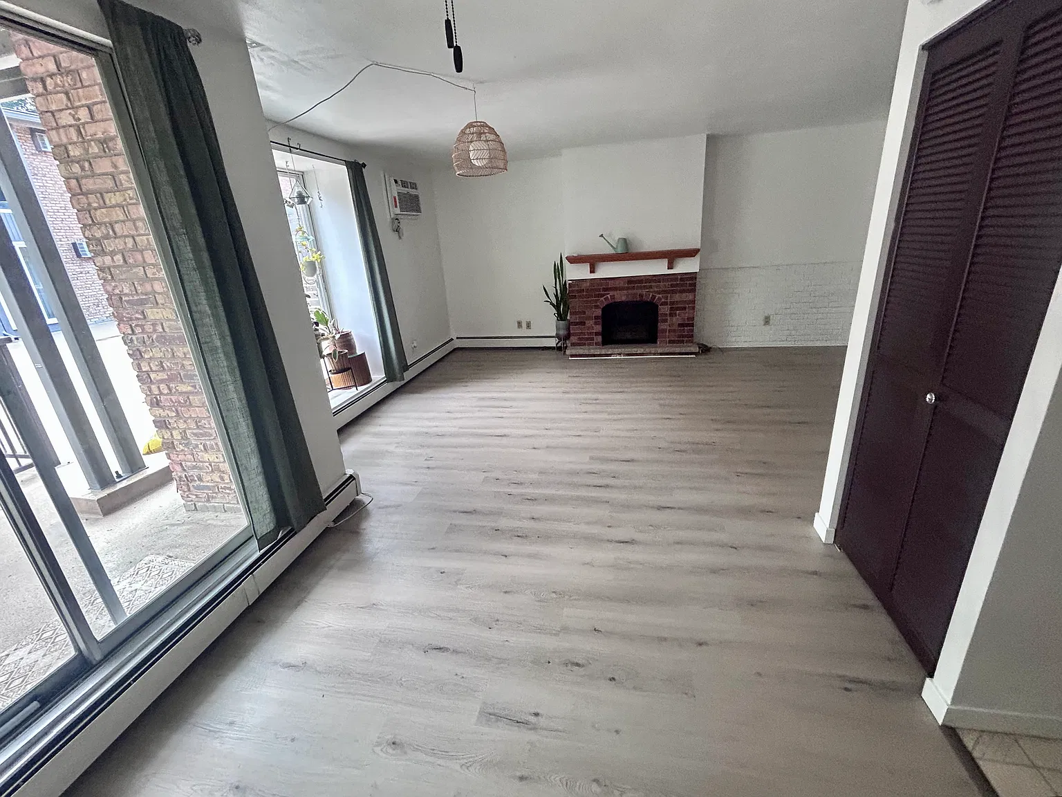 2 bed, 1.5 bath, 906 sqft, $1,900 — Photo 3