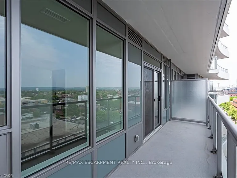 212 King William St E #1019 — Photo 28