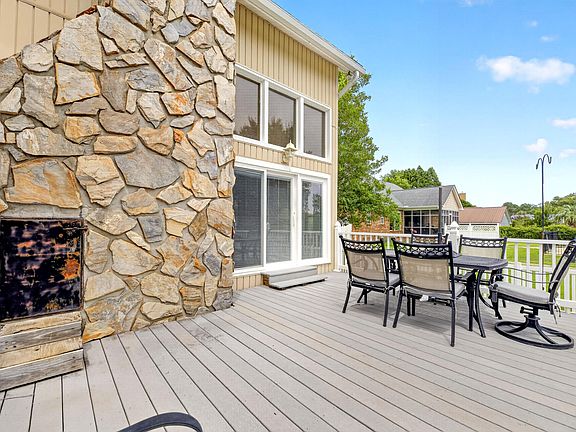 5th image of 1120 Waters Edge Dr