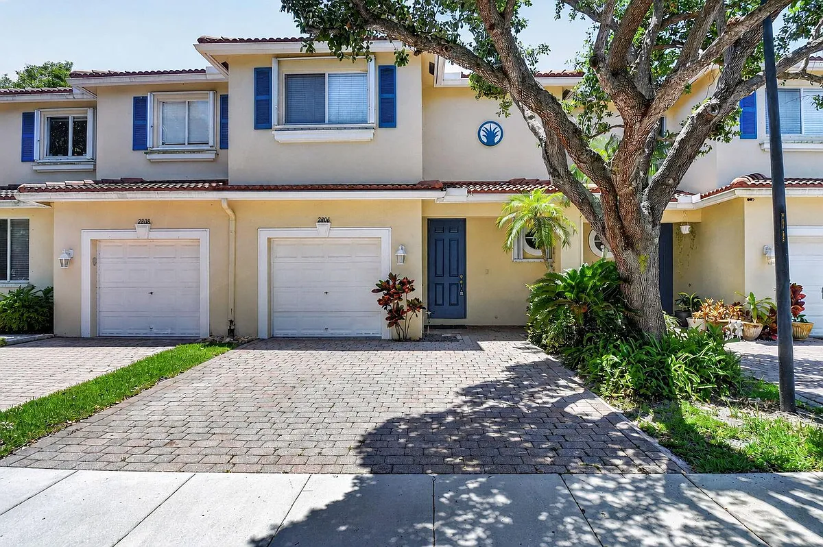 Building Photo - 2806 S Evergreen Cir