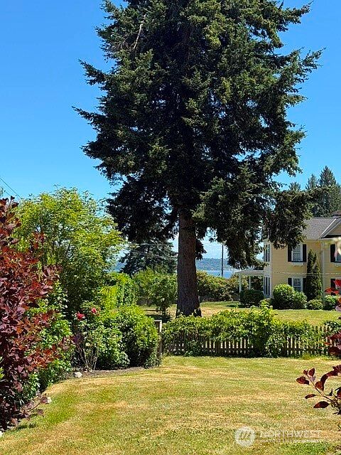 2nd image of 10779 NE Valley Road
