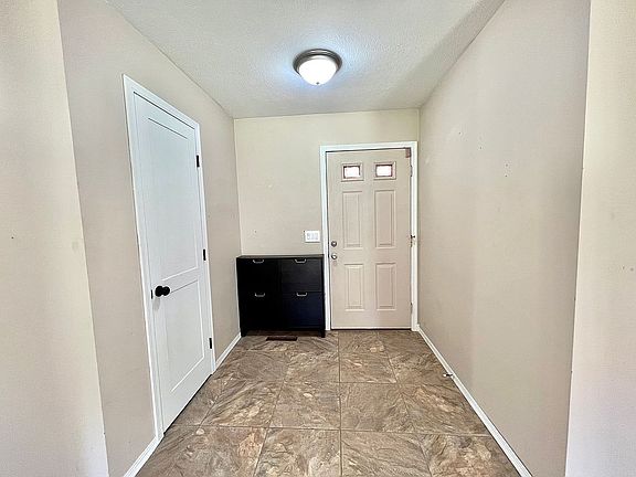 Entry Way, Closet, Shoe Bin