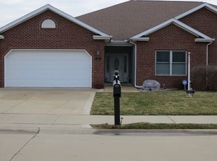 1811 E Prairie Winds Cir, Urbana, IL 61802