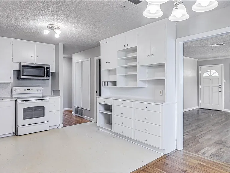 6046 Hugo Dr — Photo 14