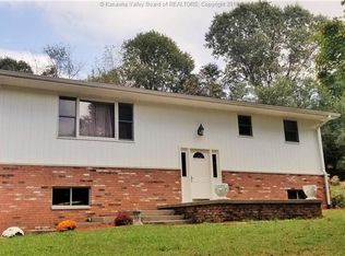 579 Oak Grove Rd, Letart, WV 25253
