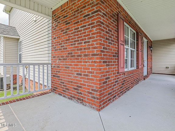 5th image of 215 Cypress Bay Dr